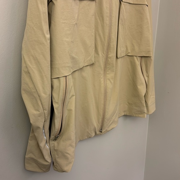 Lululemon Stretch Cargo Jacket
Trench men’s size small - Picture 7 of 13